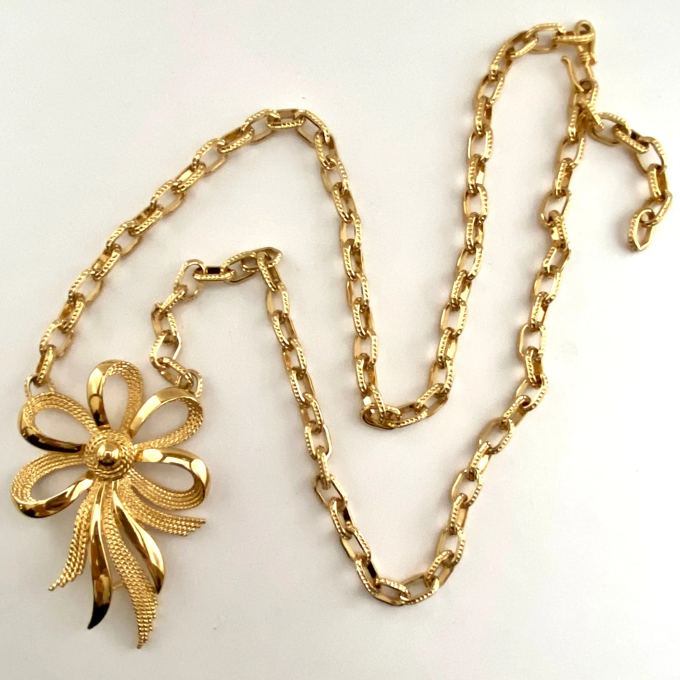 1980s Monet Bow Pendant Chain Necklace