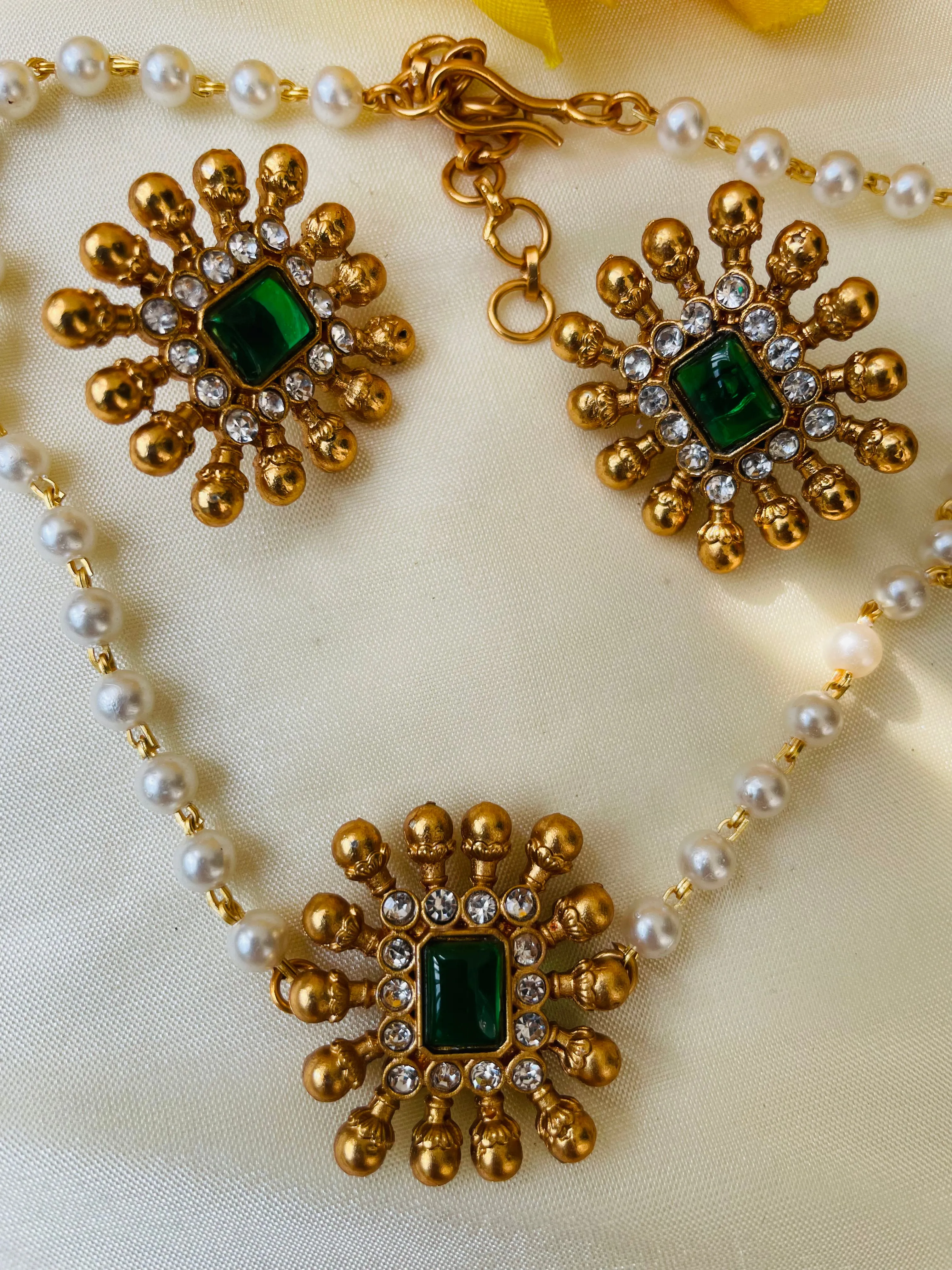 Antique white beads Green stone choker