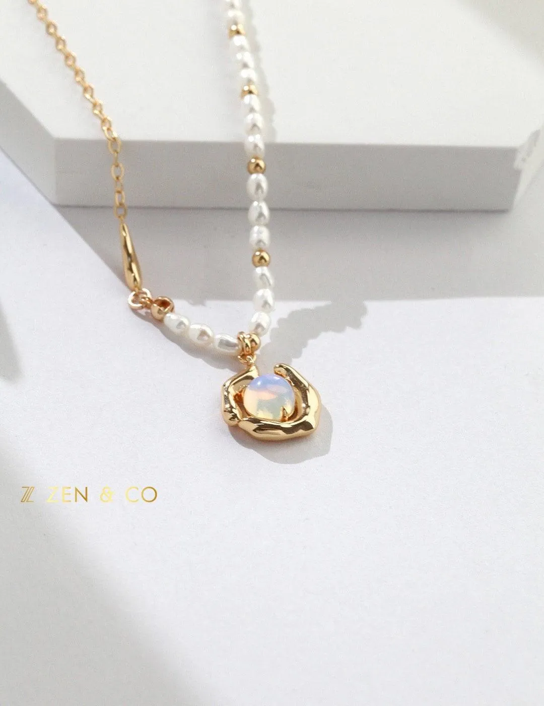 CELESTE Statement pearl necklace with moonstone pendant