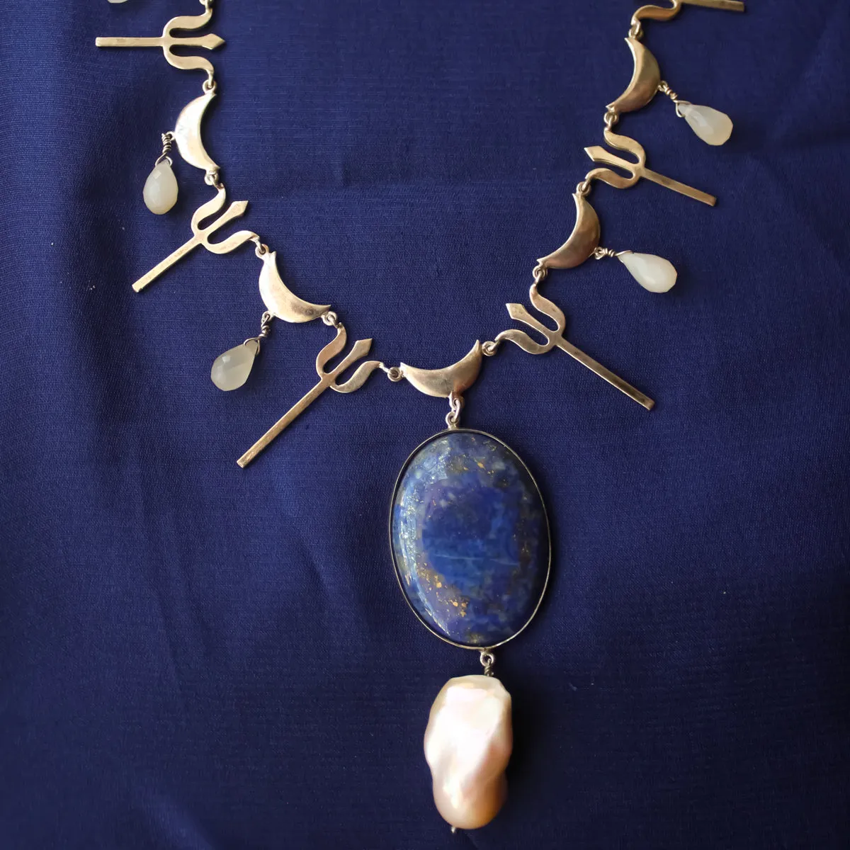 Lapis Lazuli Trishul Moon Pearl Necklace (Silver)