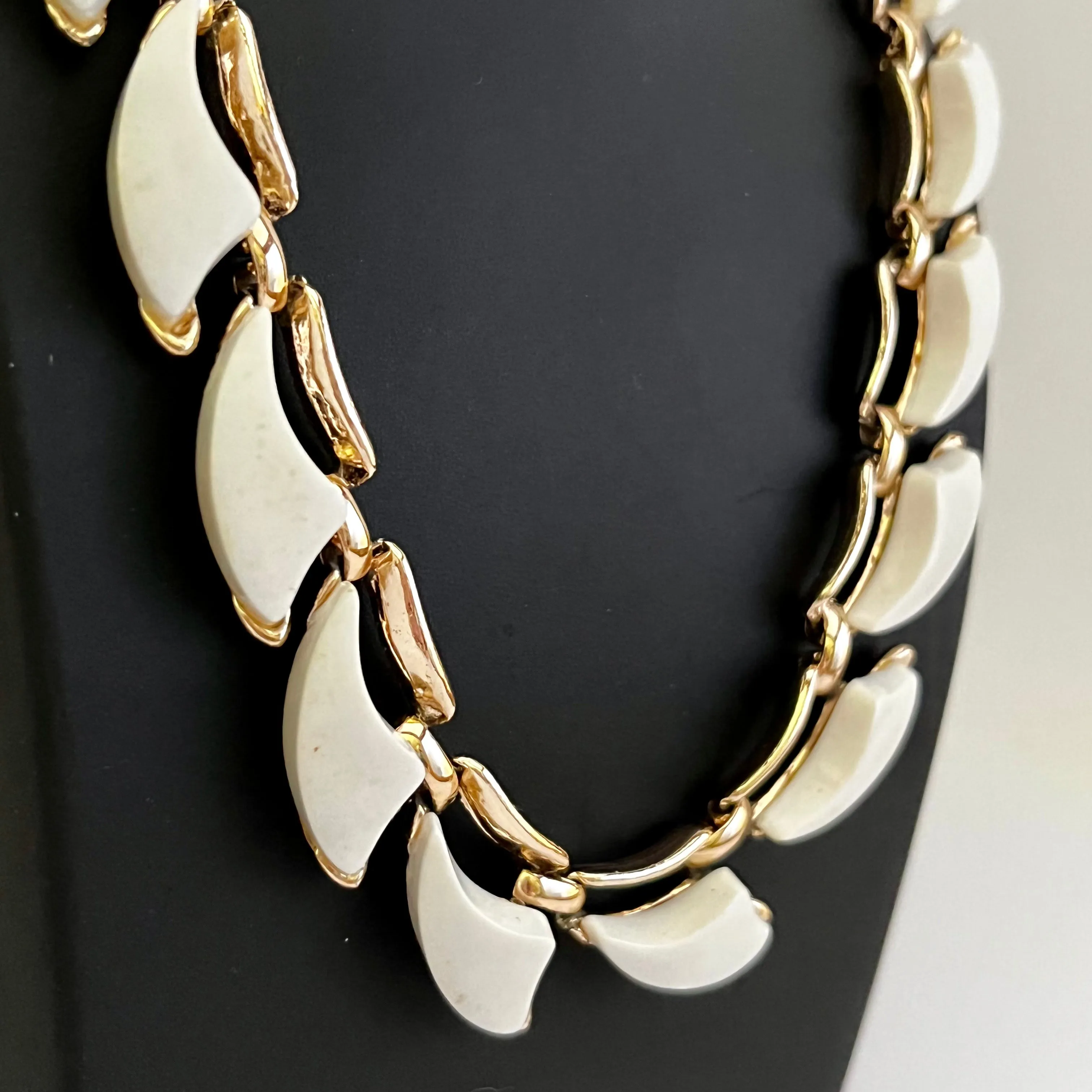 Late 50s/ Early 60s Lucite Necklace