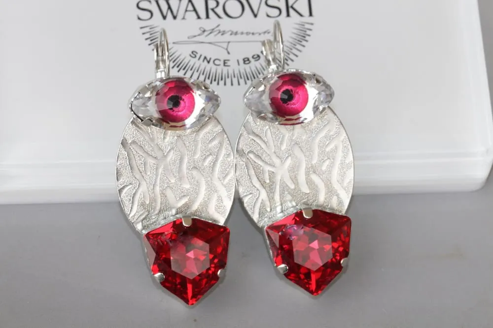 RED EYE NECKLACE