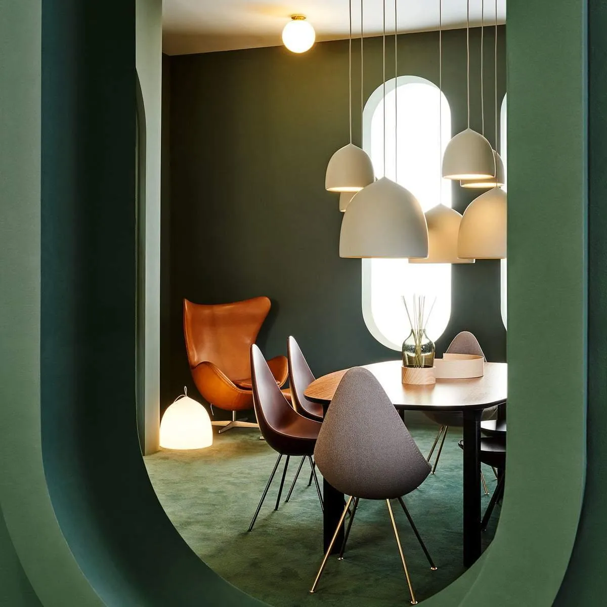 Suspense Pendant Light